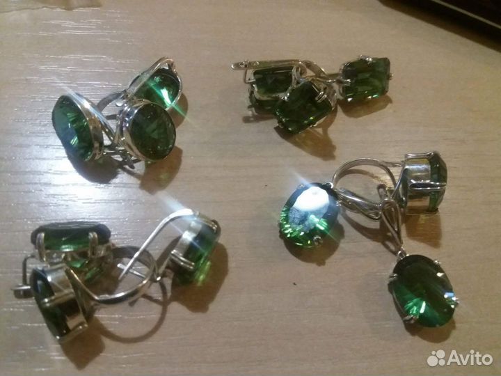 Комплект с султанитом в серебре