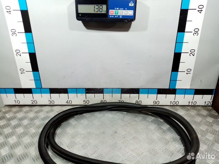 Б/У Уплотнитель двери передний Opel Insigni#001