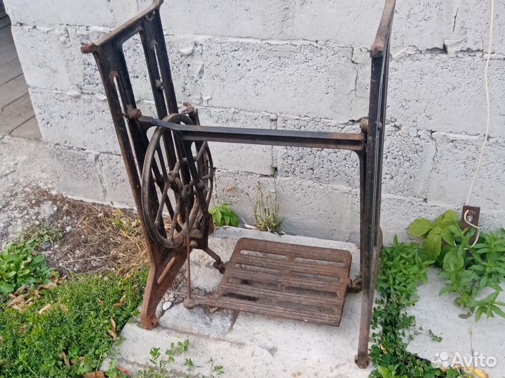 Старинная станина от швейной машинки