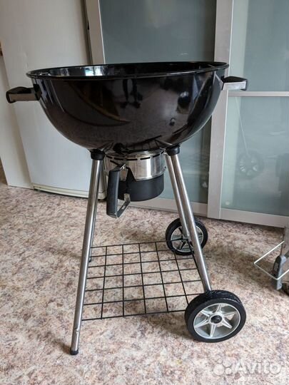 Угольный гриль Napoleon 22 Charcoal Kettle Grill