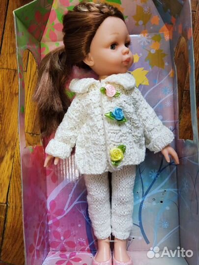 Кукла-девочка + салон красоты + набор бу кукол