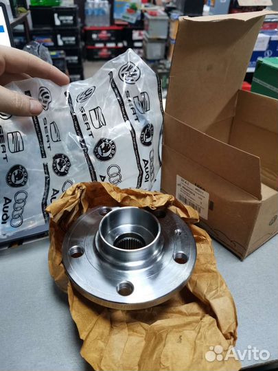 Ступица перед с подшипником Volkswagen Polo VAG