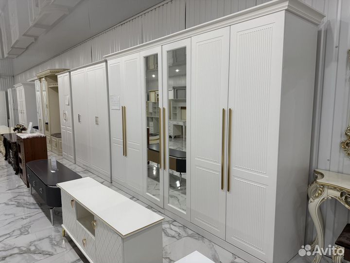 Шкаф распашной