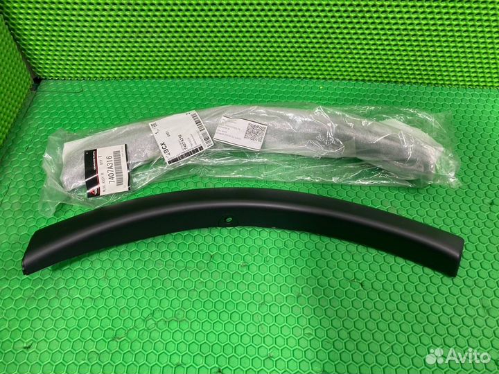 Накладка бампера передняя правая Mitsubishi