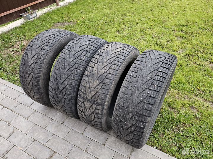 Nokian Tyres Hakkapeliitta R2 SUV 215/65 R17 103R