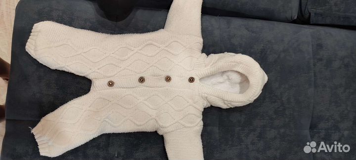 Вязаный комбинезон для новорожденного