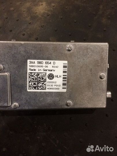 Камера передняя Пассат Б7 3AA 980 654 D