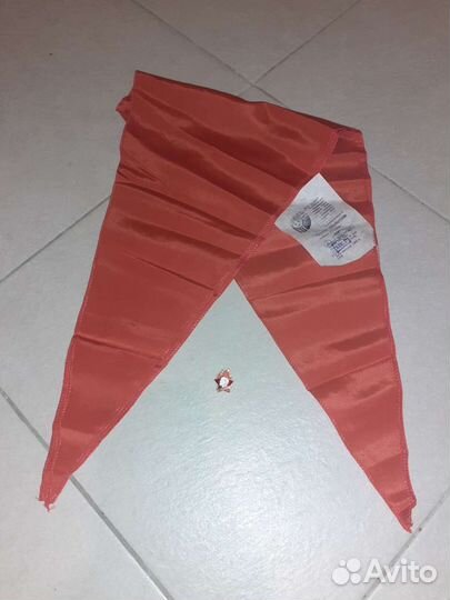 Пионерский галстук и значёк, СССР