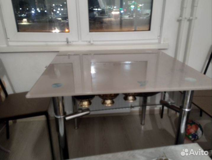 Продам стол стеклянный отличном состояние