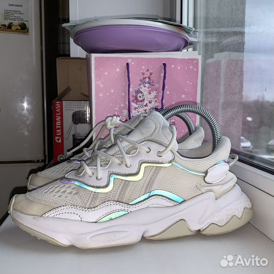 Кроссовки adidas ozweego женские