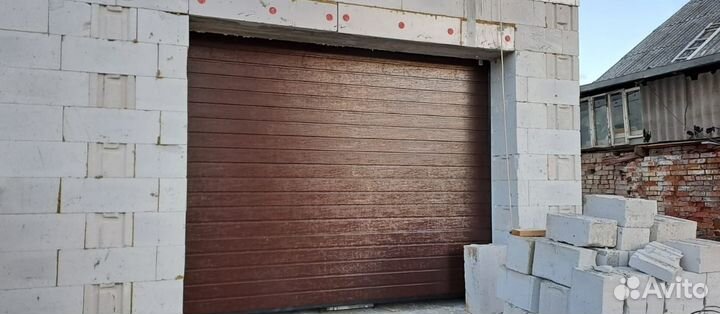 Секционные гаражные ворота Alutech