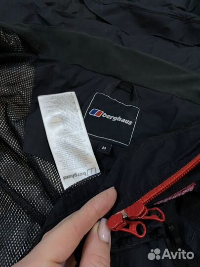 Чёрная ветровка куртка Berghaus на мембране М ориг