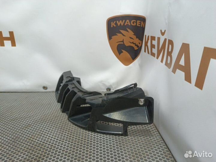Крепление бампера заднее правое Mercedes-Benz