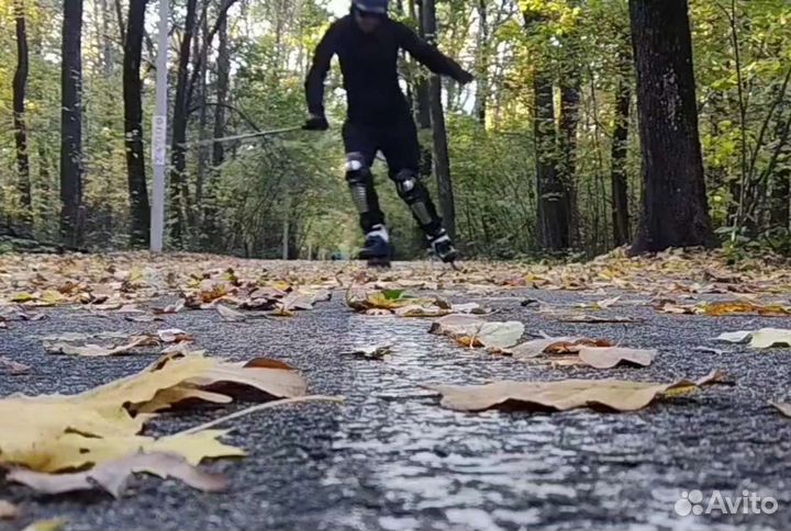 Инструктор по роликовым конькам