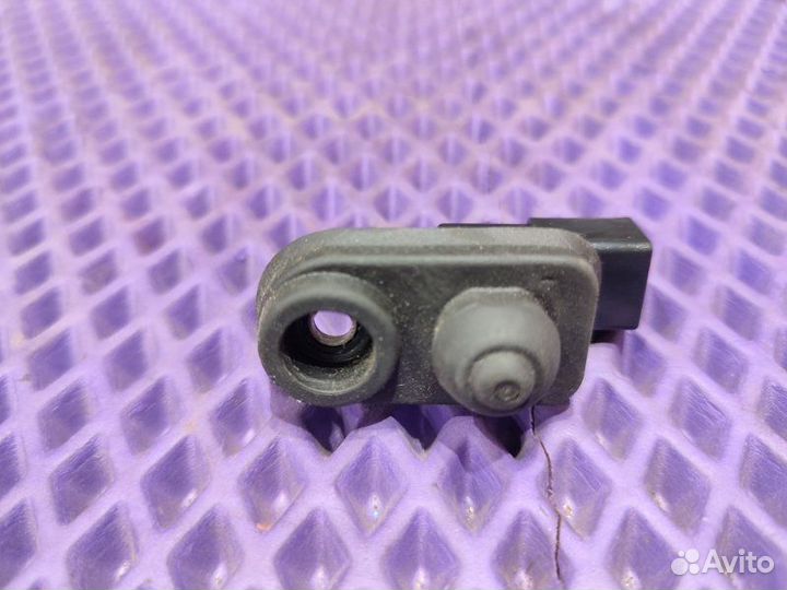 Концевик двери задний левый Mitsubishi Outlander