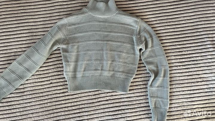 Свитер укороченный