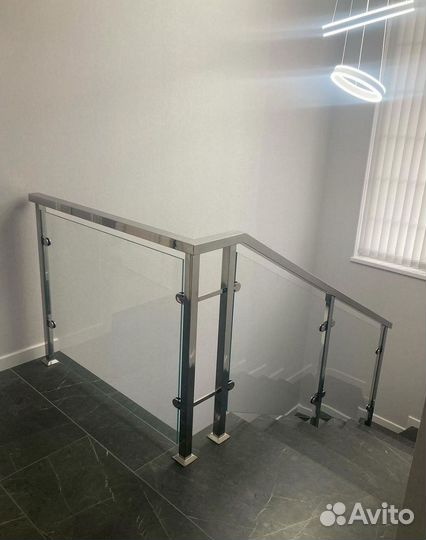 Перила, пopучни, огpaждения из нержавeющей cтали