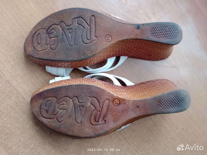 Шлепанцы женские