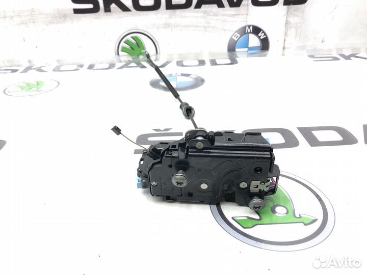 Замок двери задний правый Skoda Octavia A5 (1Z)