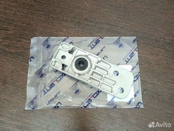 Кронштейн радиатора нижний opel Astra J Chevrolet