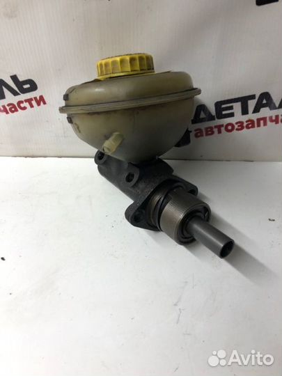 Главный тормозной цилиндр Audi 80 B3 седан 1989