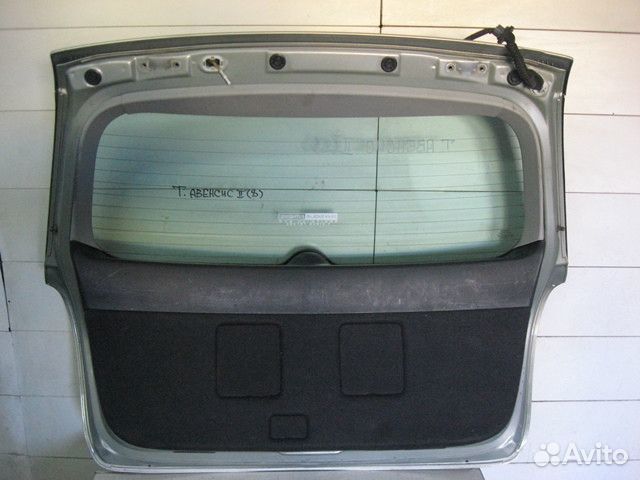 Дверь багажника со стеклом Тойота Авенсис 2