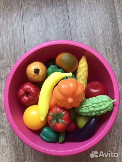 Фрукты и овощи из пластмассы для игр