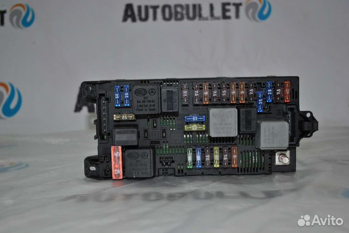 Блок предохранителей Mercedes E-klasse 2115457701