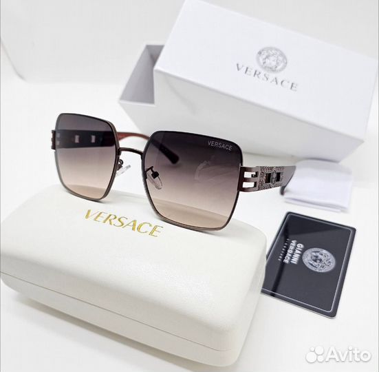 Солнцезащитные очки женские Versace и Celine