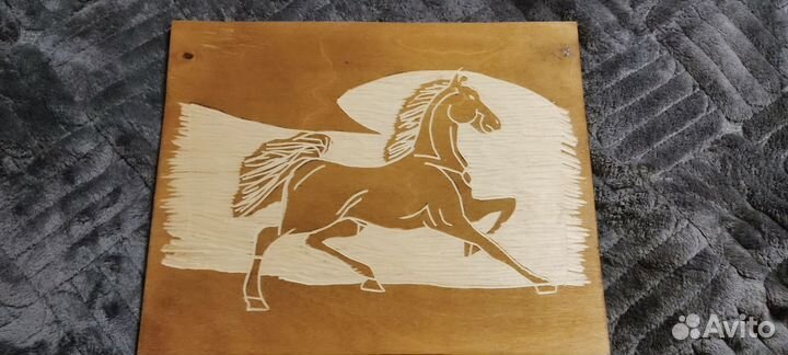 Резное панно из дерева