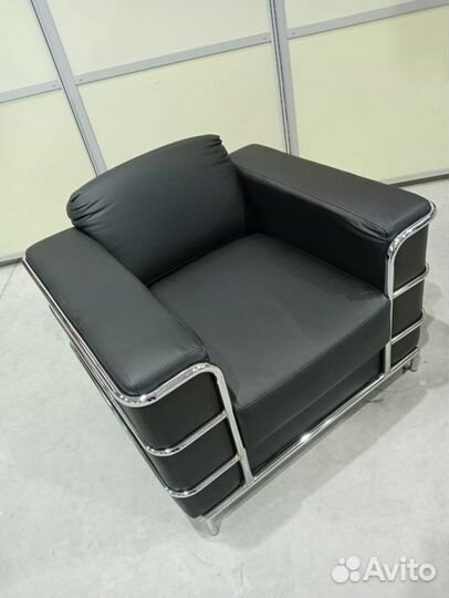 Кресло офисное экокожа, металл, черное