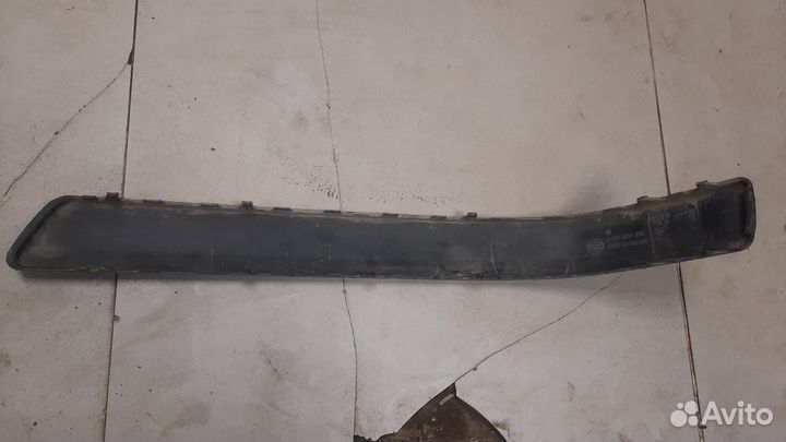 Молдинг переднего бампера правый Volkswagen Passat