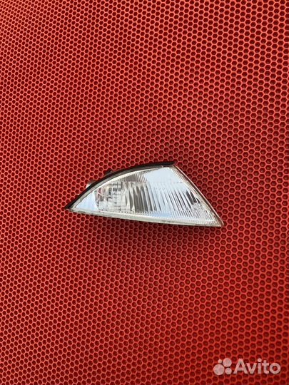 Повортник правый Mitsubishi Carisma дорестайлинг