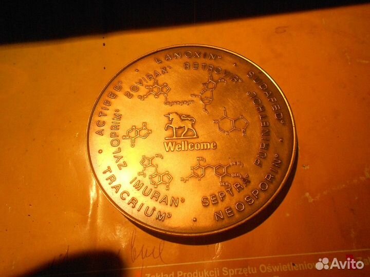 Наградная медаль престижного зарубежого университе