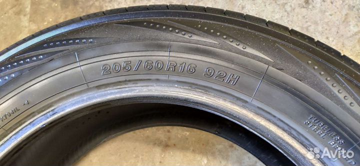 Yokohama BluEarth RV-02 205/60 R16 92H