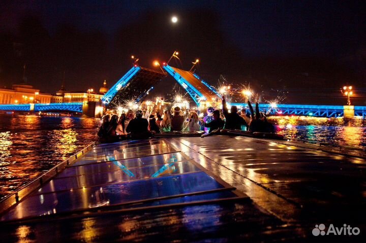 Аренда катера Яхты Развод мостов Свидание