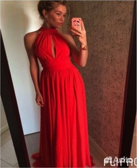 Красивое красное платье в пол
