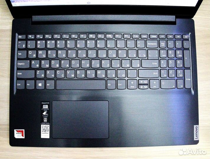 Современный новый ноутбук Lenovo