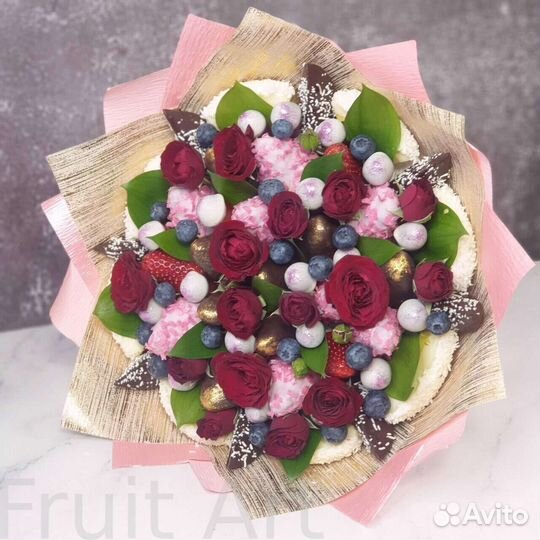 Шикарные букеты из клубники в шоколаде