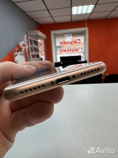 iPhone 8, 64 ГБ