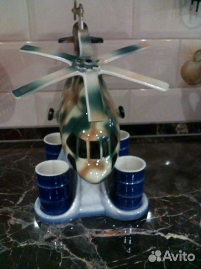 Штоф. Вертолет со стопками