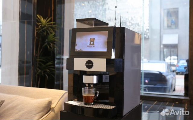 Профессиональная кофемашина для кофейни