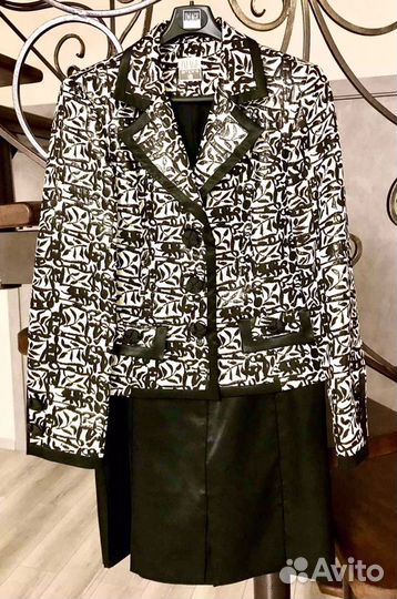 Стильный женский костюм