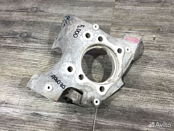 Кулак задний левый Audi A6 C6