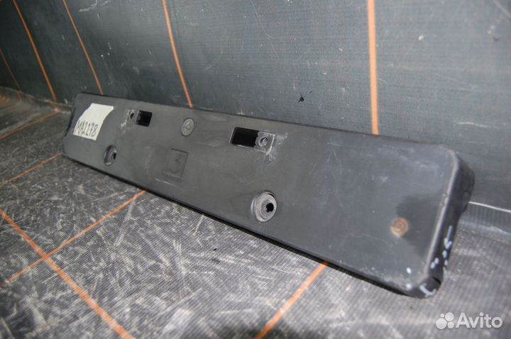 Площадка номерного знака - Lexus NX