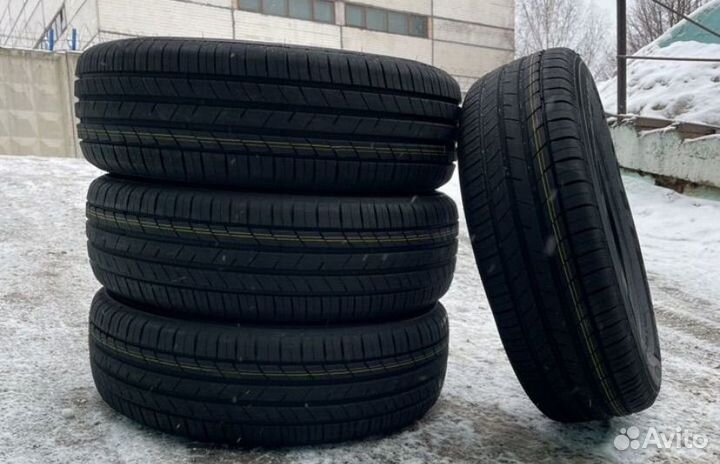 Kumho Ecsta HS52 215/65 R17 103V