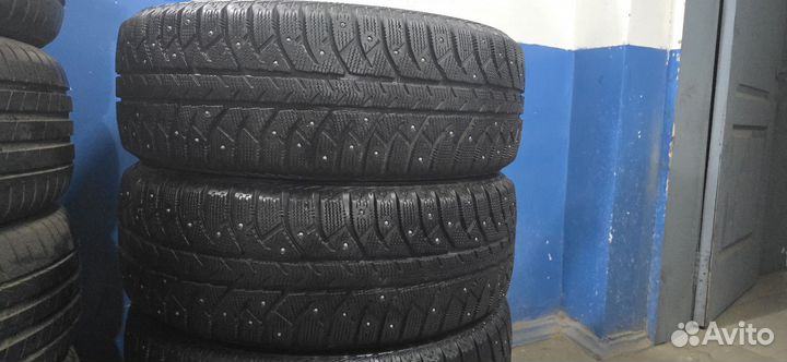 Bridgestone Ice Cruiser 7000 215/60 R17 100T