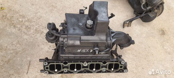 Впускной коллектор Opel Astra H Zafira B 55559368