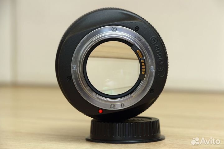 Canon EF 85mm f/1.2L II USM