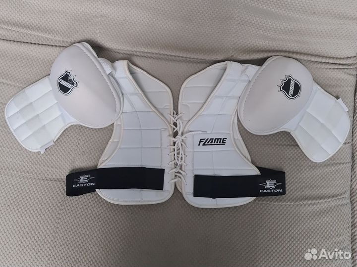 Продаю хоккейную экипировку